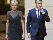 紧身牛仔裤的美女，搭配薄如纱的上衣，美丽又大方，很招人喜欢！