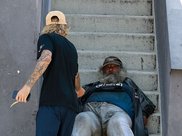 张韶涵穿短裤实在太瘦了，爱豆：要记得多吃饭啊！