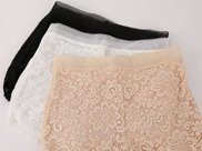 乐基儿真敢穿!胸前只靠一个蝴蝶结?网友:王的女人就是霸气!