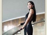 街拍美女：包臀裙、连衣裙，这两个小姐姐，优雅又迷人！