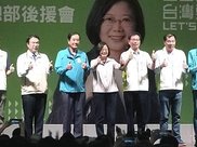 中央批准他为副部长级干部,授予副总警监警衔,任中国人民公安大