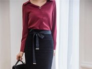 阳光美女，拿球玩耍十分俏皮