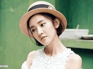 气质小姐姐超短蓝裙包裹紧俏身材，大秀白皙美腿，玲珑好身段赚足