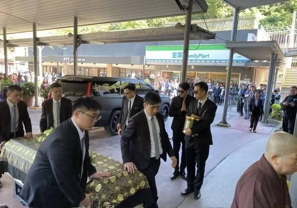 高以翔棺木图片