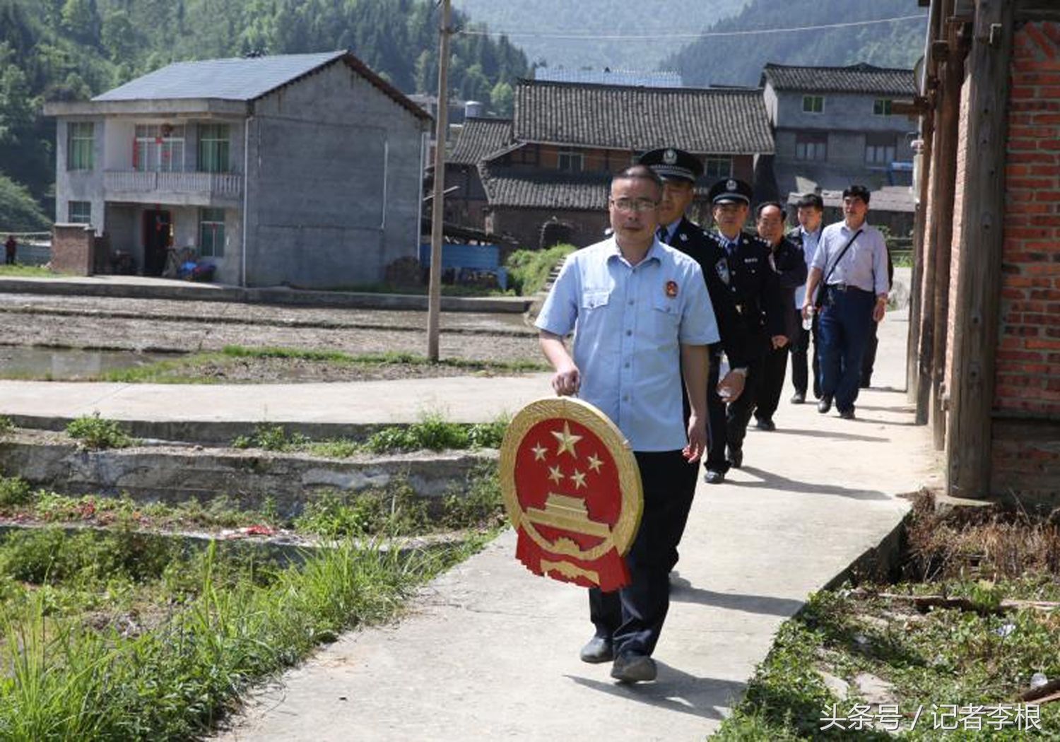 洪州村人口_人口老龄化(2)