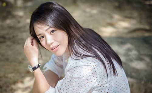 蒋雯丽将外甥女捧成影后，却几乎不提儿子，看了她儿子照片：怪不得！