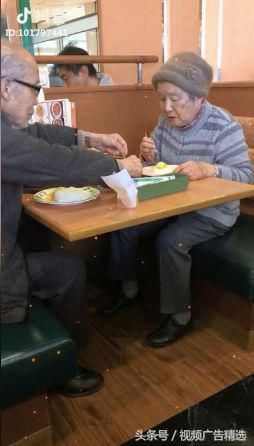 抖音上最火的10个秀恩爱视频,最后一个暖心了