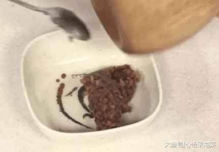 你知道经常喝小米粥的好处吗? 其实往小米粥里加入这个会更好吃哦