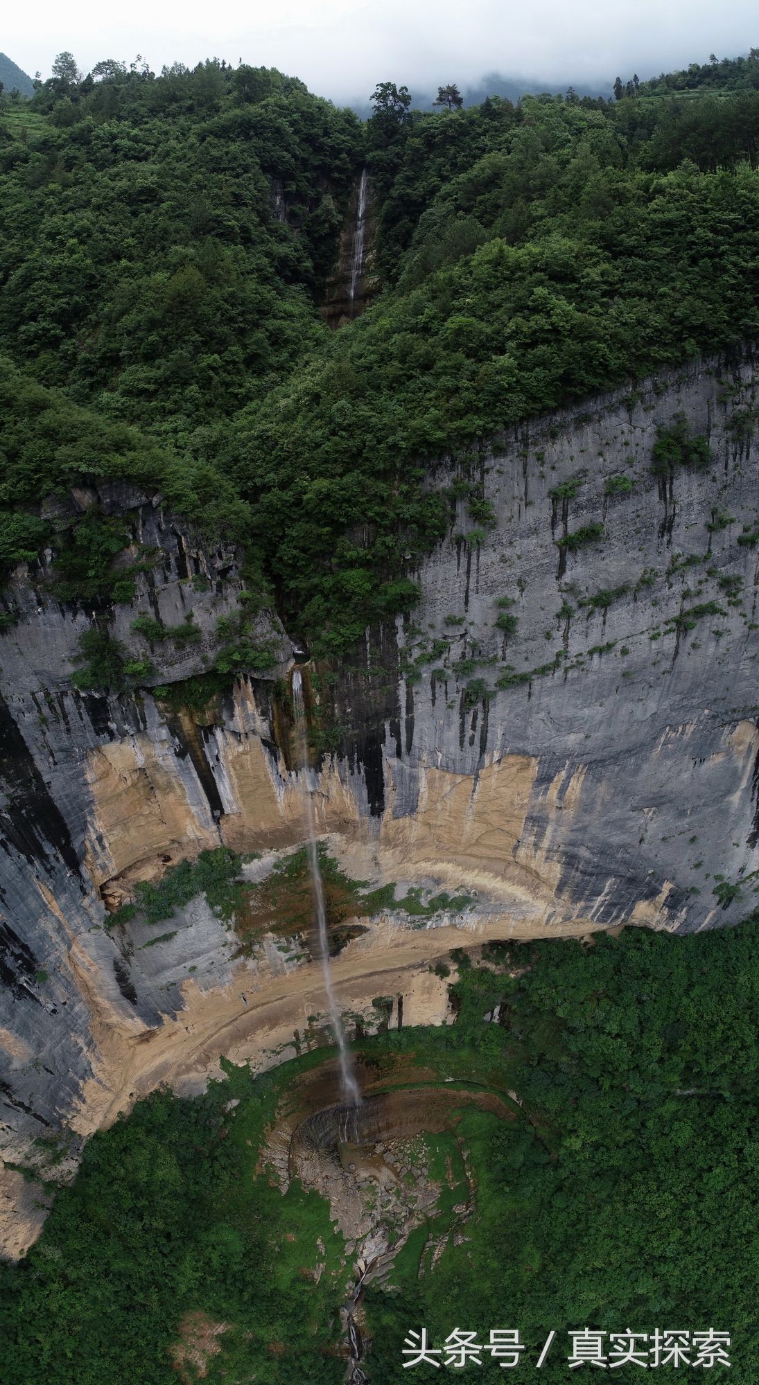 湖北神农架大九湖到重庆巫山当阳大峡谷的罕见超级大瀑布 超百米