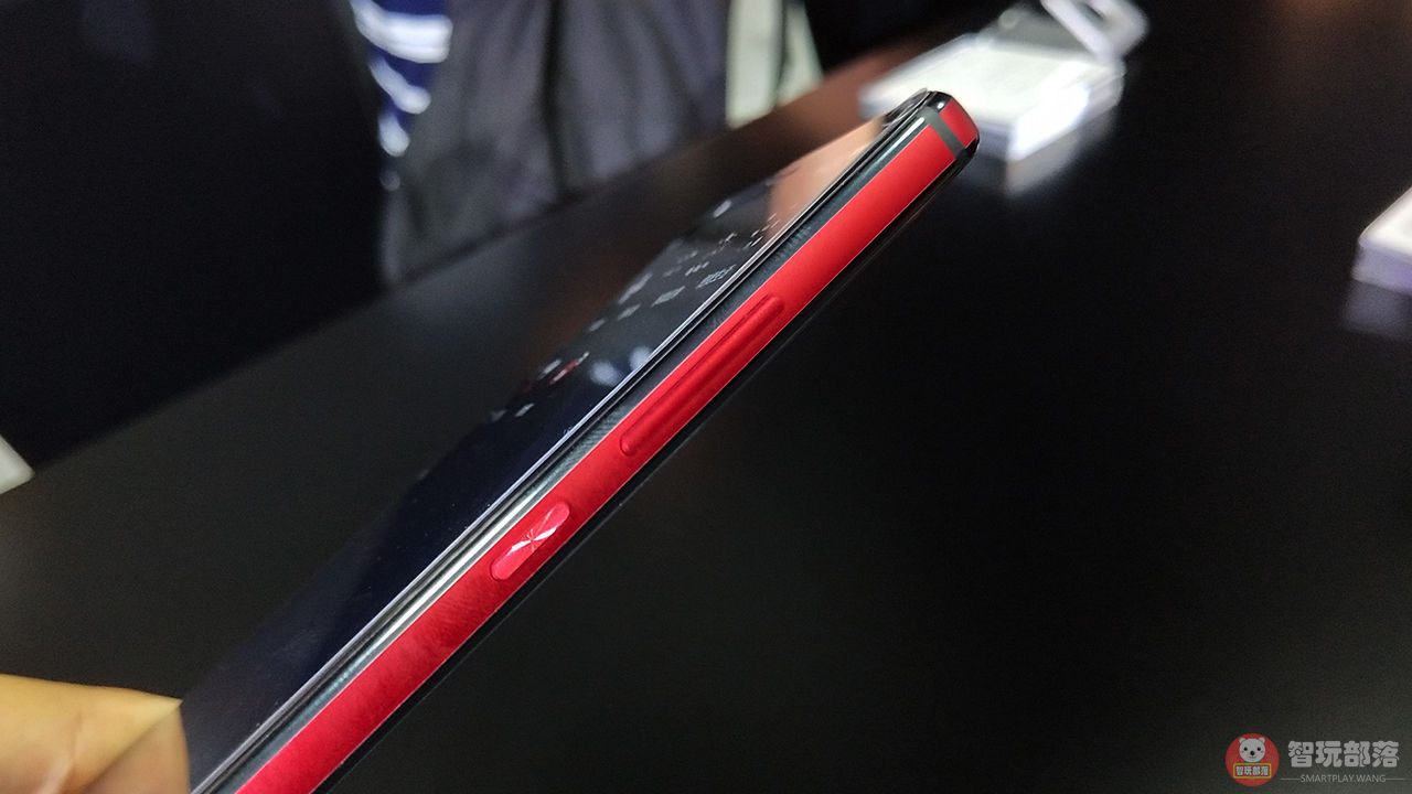 360手机N7 Pro图赏:AI四摄红黑配色,骁龙710手