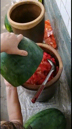 搞笑GIF:女人想闹,神都挡不住啊 通博平台