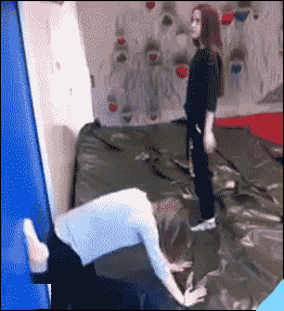 这次快递公司派来的业务员非常勤快,素质挺高