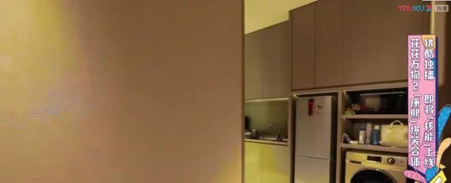 生活空间,桌上大块头太抢镜,两人挺有情趣呀形容个人情趣富有一图片