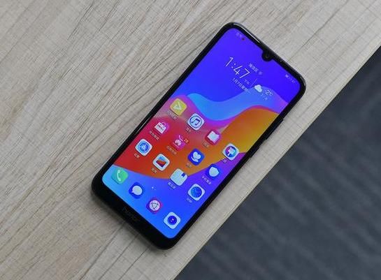 荣耀旗下2019年首款新机,荣耀畅玩8A上市,配备