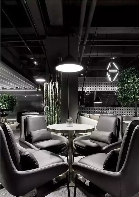 周杰伦开的网吧竟然收费300块?然而读懂商业