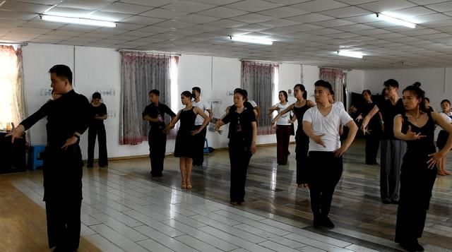 2018菏泽市体育舞蹈协会舞蹈教师培训班成功