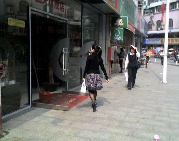 3月的西安街头穿什么的都有