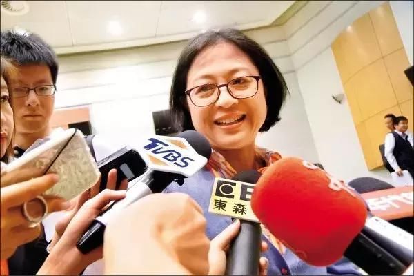 游走两岸之间的“脱台者”？！方文山：不惧被贴标签！