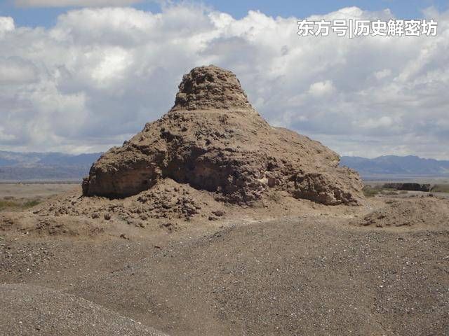 在这座不起眼的坟墓里，出土了一件“罽袍”专家说：太珍贵了