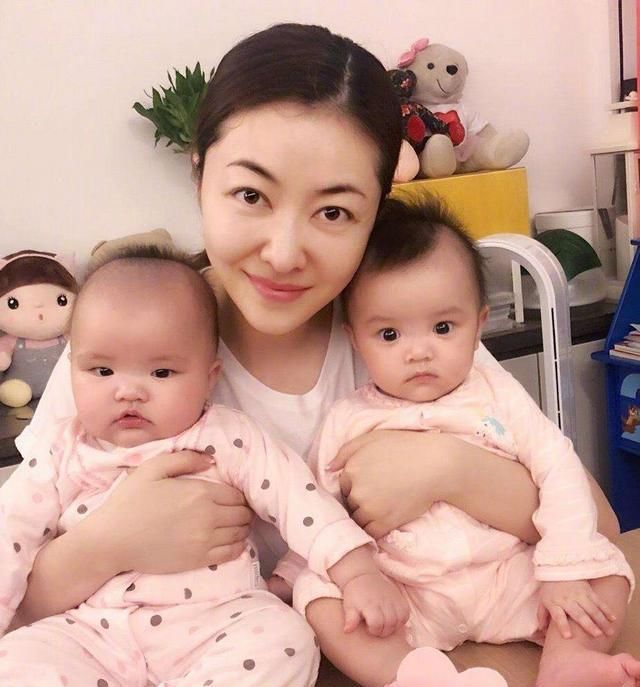 天王嫂方媛三年生俩娃，如今容貌光彩照人，高龄产妇比不了