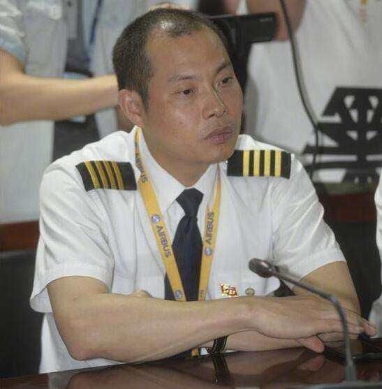完成史诗级壮举的刘传建机长:曾是战机飞行员