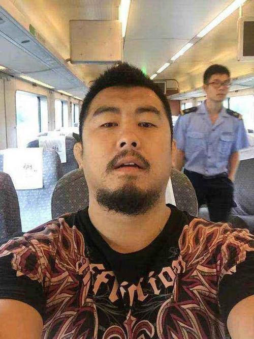 惨!徐晓冬今天被职业拳手打成重伤!格斗狂人:伤