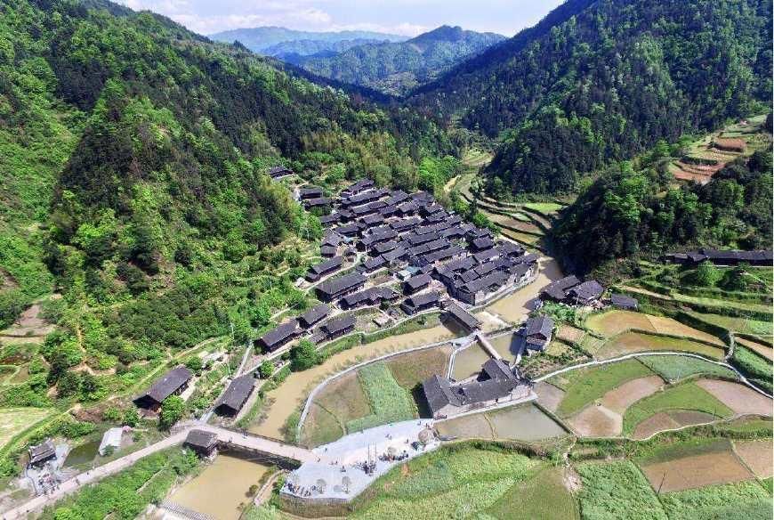 这个历经土匪洗劫的湘西古村，300年后被誉为中国最美古村