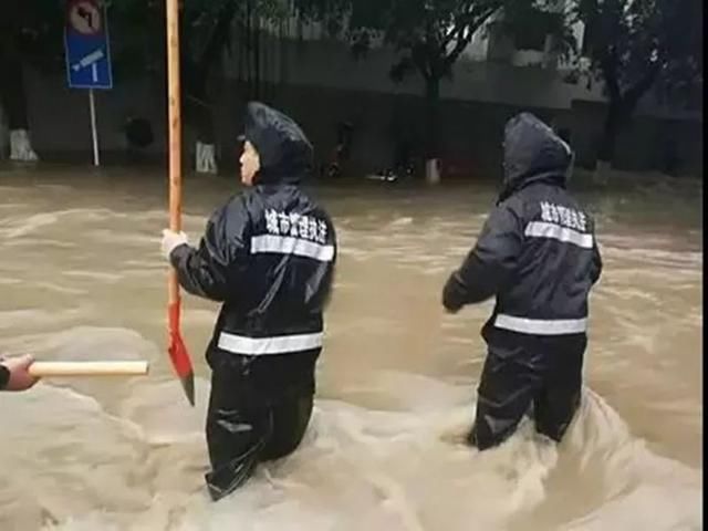 南部，一场突如其来的暴雨之后……