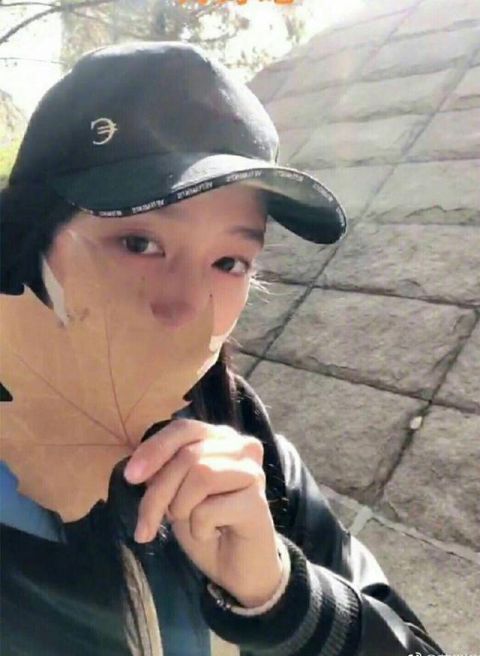 关晓彤去学校餐厅买饭接地气, 接地气行为被赞