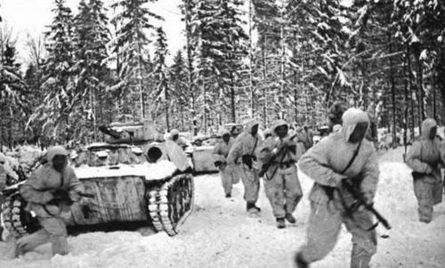 同属二战强国,为何苏联前期打不过德国,一个月