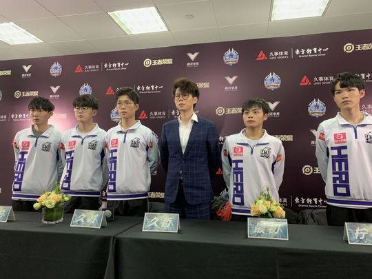 龙凤和鸣:Hero久竞冬冠杯夺冠 体系理论被个体