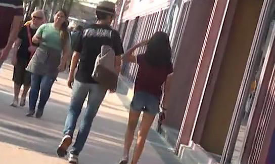 陈可辛妻女逛街,12岁女儿少女味初显,吴君如曾