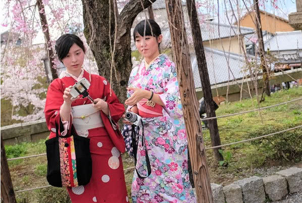 日本商家为吸引中国游客出这一招,大受网友好评,看得我都想去了