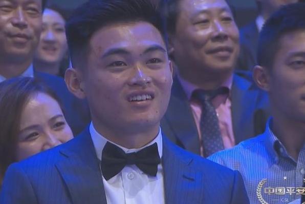 中超最佳阵:恒大上港各4人,鲁能2人在列,央视女