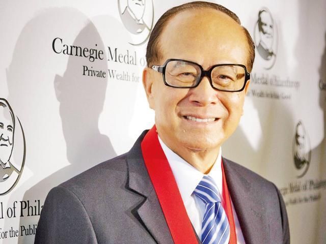 香港首富李嘉诚再卖地 :8年抛售3000亿港元资产 再次退出房地产