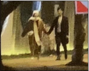 《你是我的荣耀》路透曝光，杨洋迪丽热巴牵手散步，太甜了吧