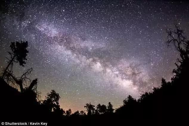 本星系出现神秘闪光，专家揭示答案后让人口水直流