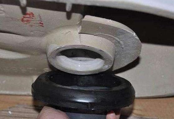 家里马桶没装这个,赶紧让工人装上去,否则越用