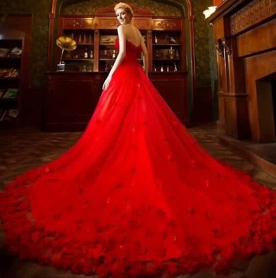 红色的婚纱图片_新娘婚纱图片红色