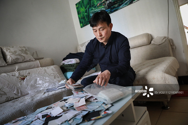 片故事:从企业老总到反传销志愿者 他十二年义