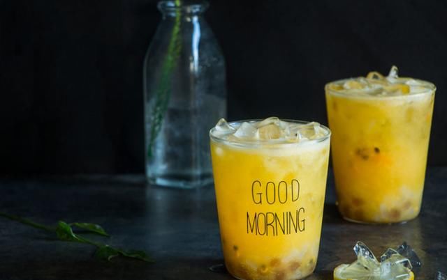 健康又有料的百香果橙汁,自己在家也能做