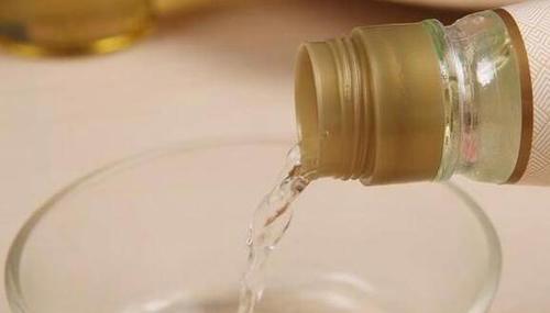 白醋加苏打粉,睡前抹脸,祛斑不反复,脸蛋光滑如