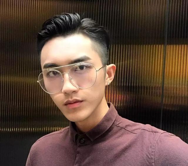 男人长脸适合什么眼镜,男人长脸适合什么眼镜框