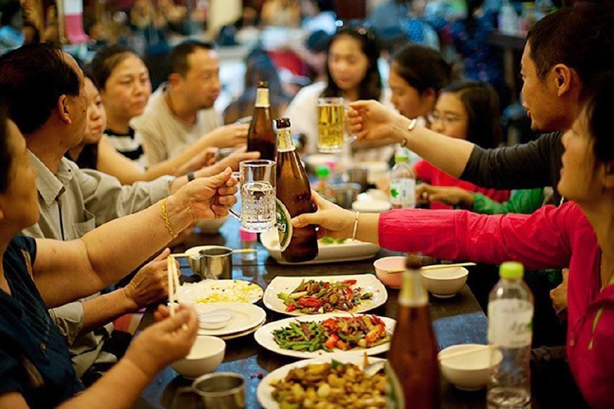 除夕年夜饭有人准时有人误点，致敬餐饮行业工作者