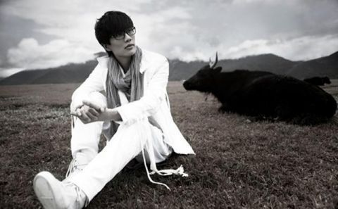 海蝶曾捧红林俊杰,现又捧红薛之谦,为何就是捧