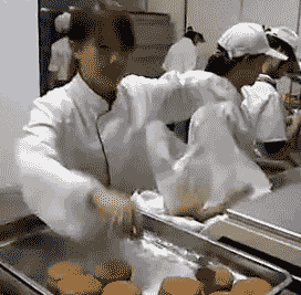 小子,老太太我都不服,我就服你!