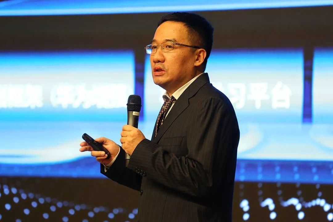 走在数据之巅:华为发布大数据专家认证