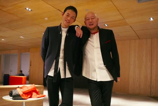 霍尊全家素颜近照,母亲知性优雅,准女友漂亮贤