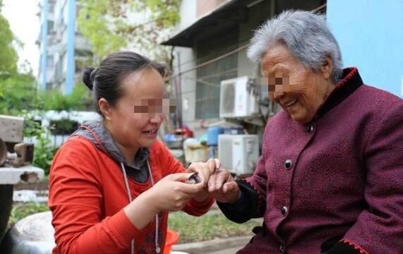 婆婆病重，儿媳尽力伺候，出院后婆婆的决定，让全家乱作一团