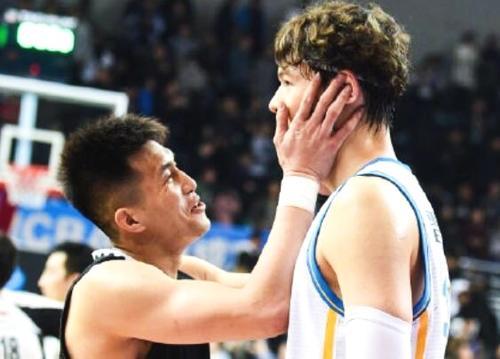 暗箱操作?王哲林得到MVP引发争议,名记:这其